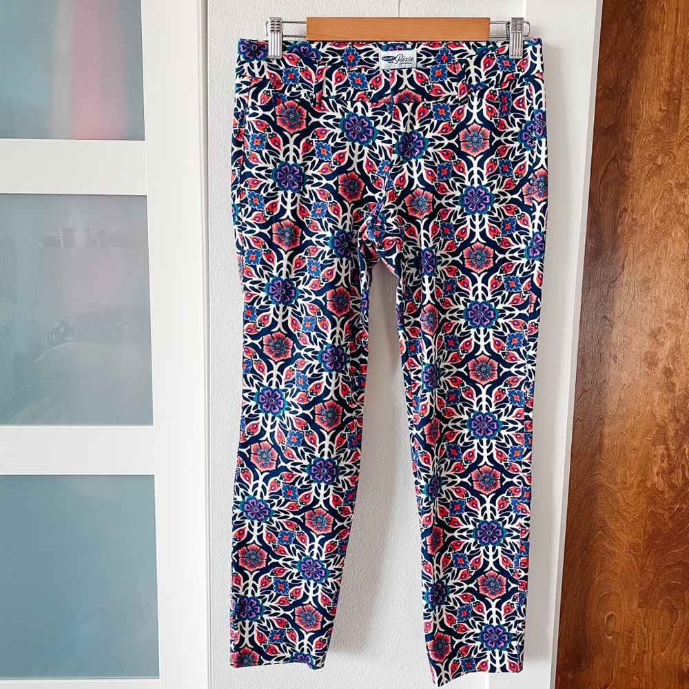 🔴Patterned Old Navy Pixie Pants